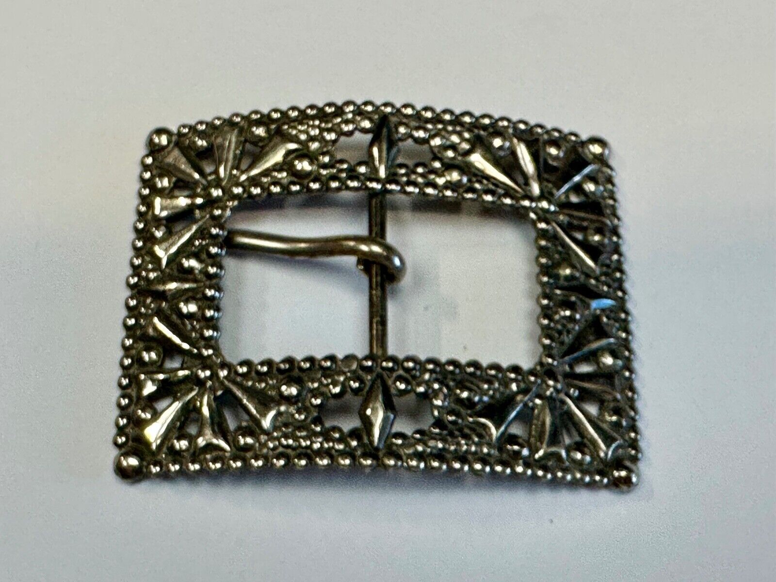 Antique silver color rectangular see through ornate belt buckle