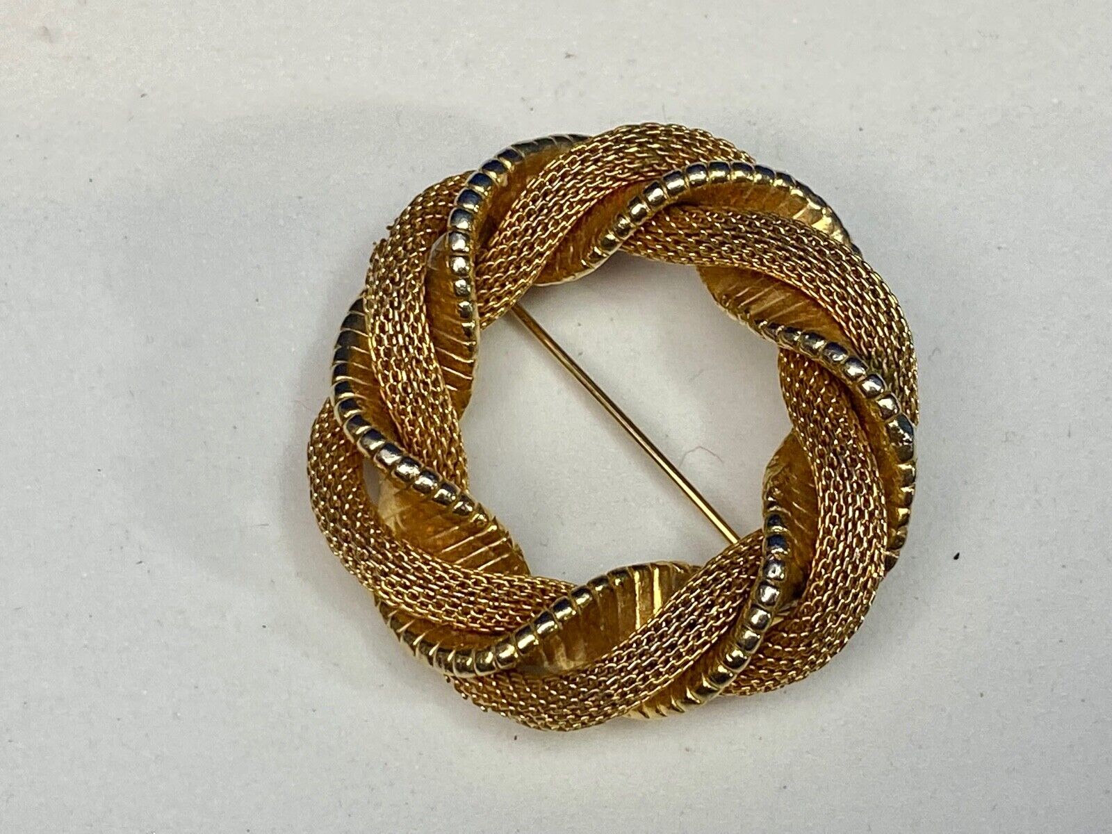 Vintage Gold Tone Twisted Braided Wreath Brooch Pin