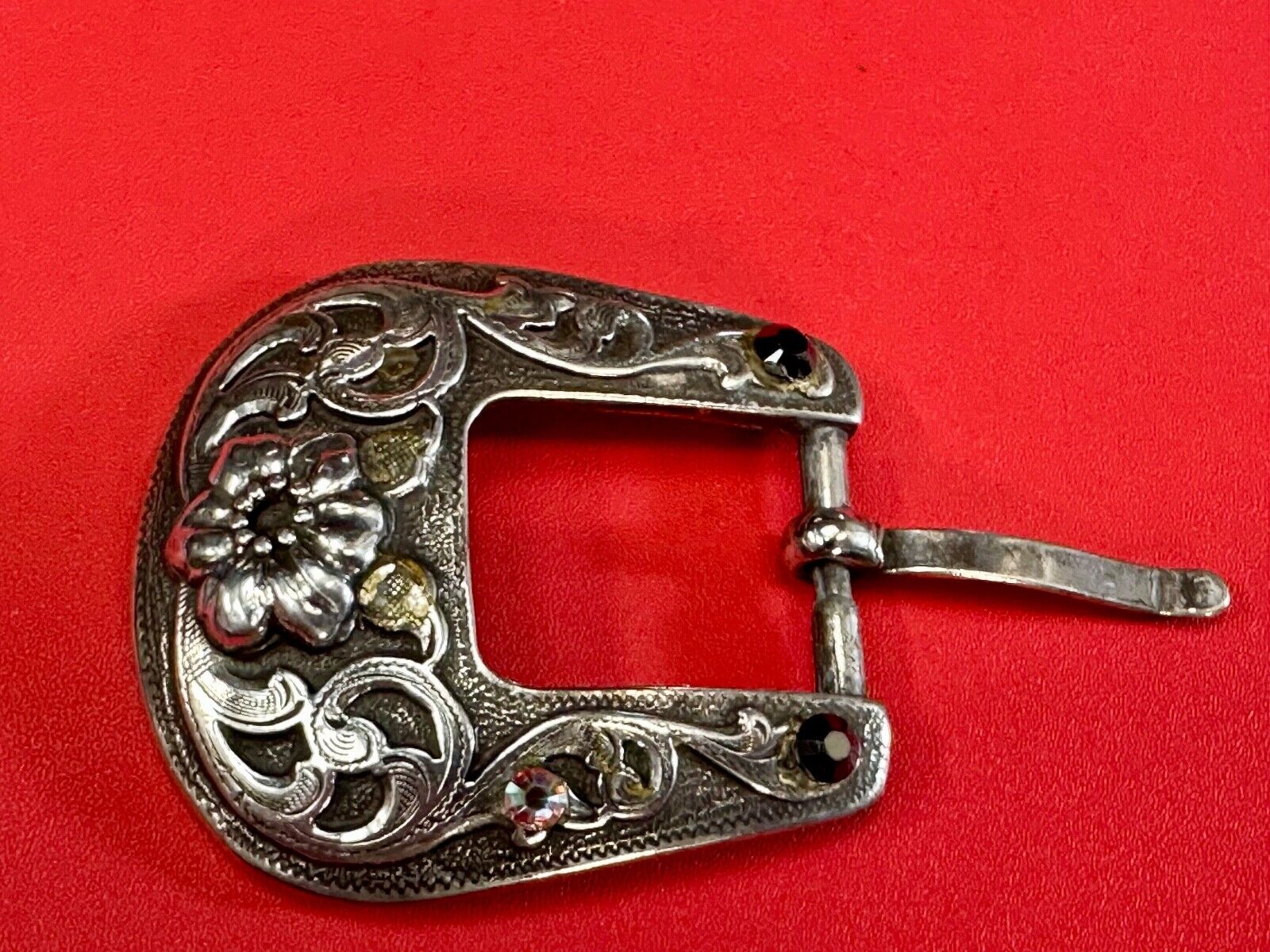 2" wide, silver tone ranger style cowgirls belt buckle