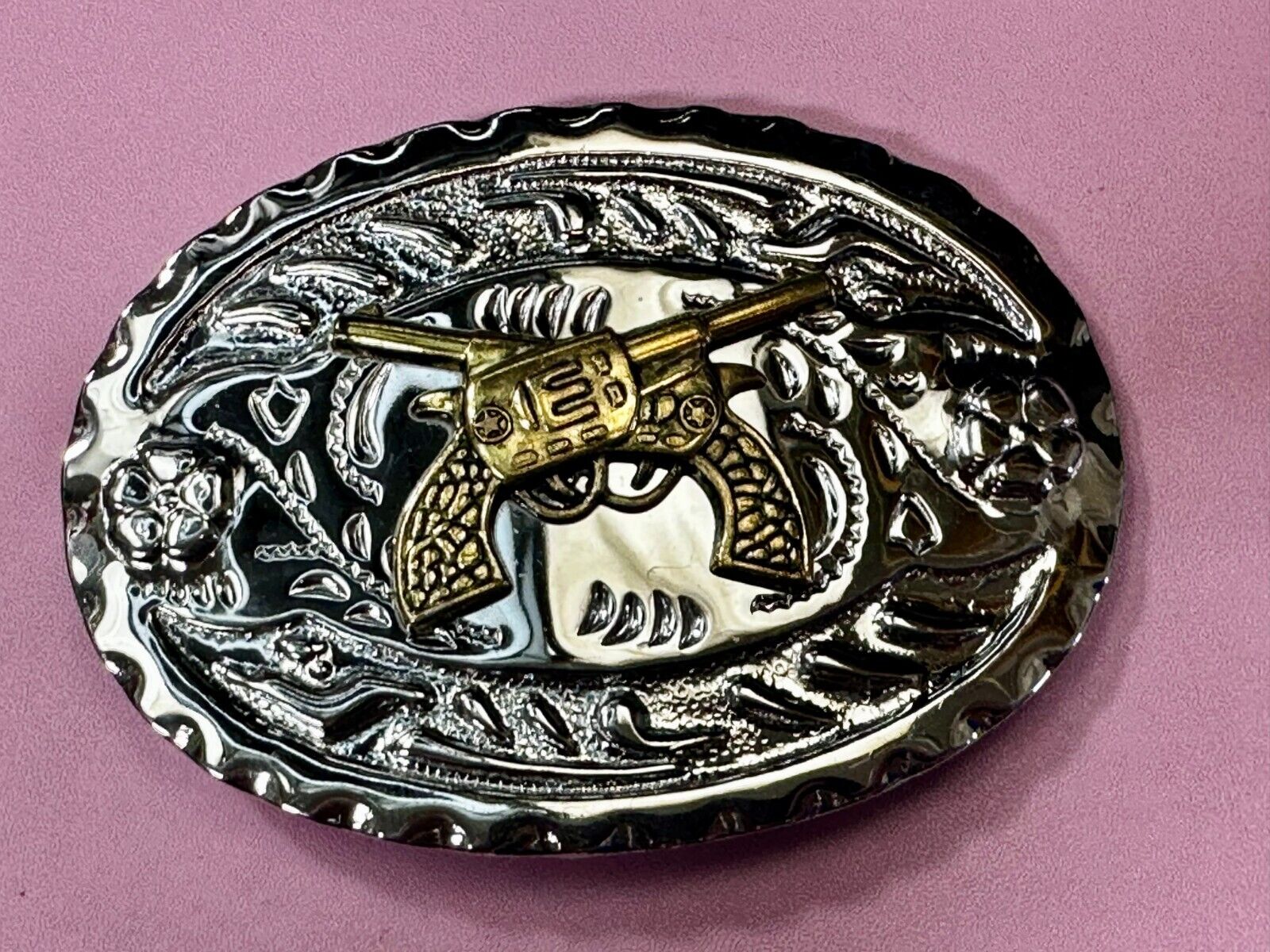 Two Crossed Gun's  Pistols Revolver Six Shooter's Two Tone Western Belt Buckle