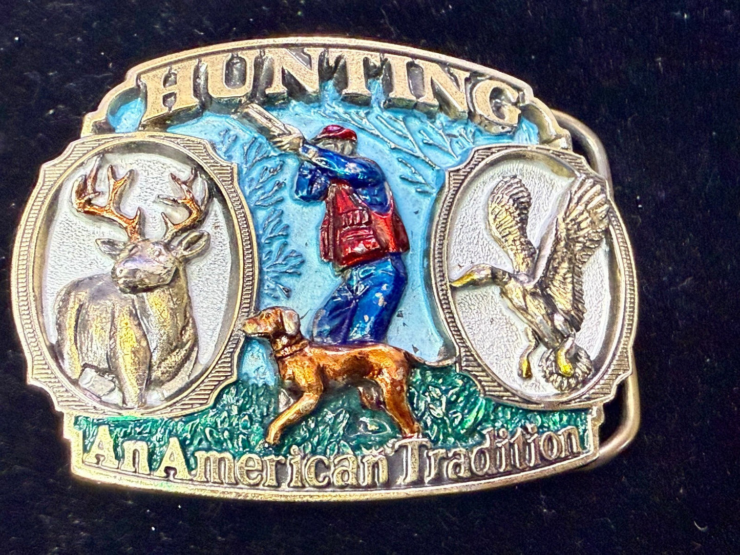 An American Tradition HUNTING Dog Duck Buck Deer Sportsman Vtg. 1986 Belt Buckle