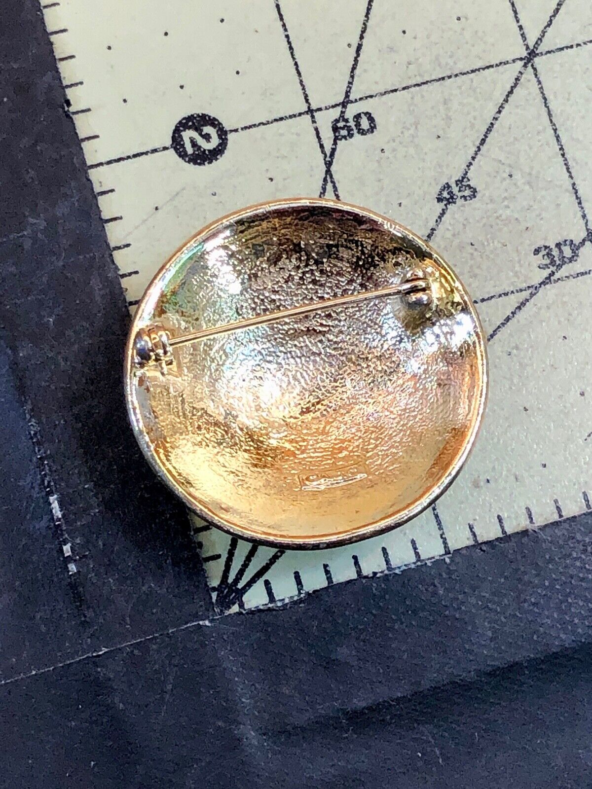 Vinage AJC Fashion brooch pin - Gold tone hat?   Circular pattern   unique! 