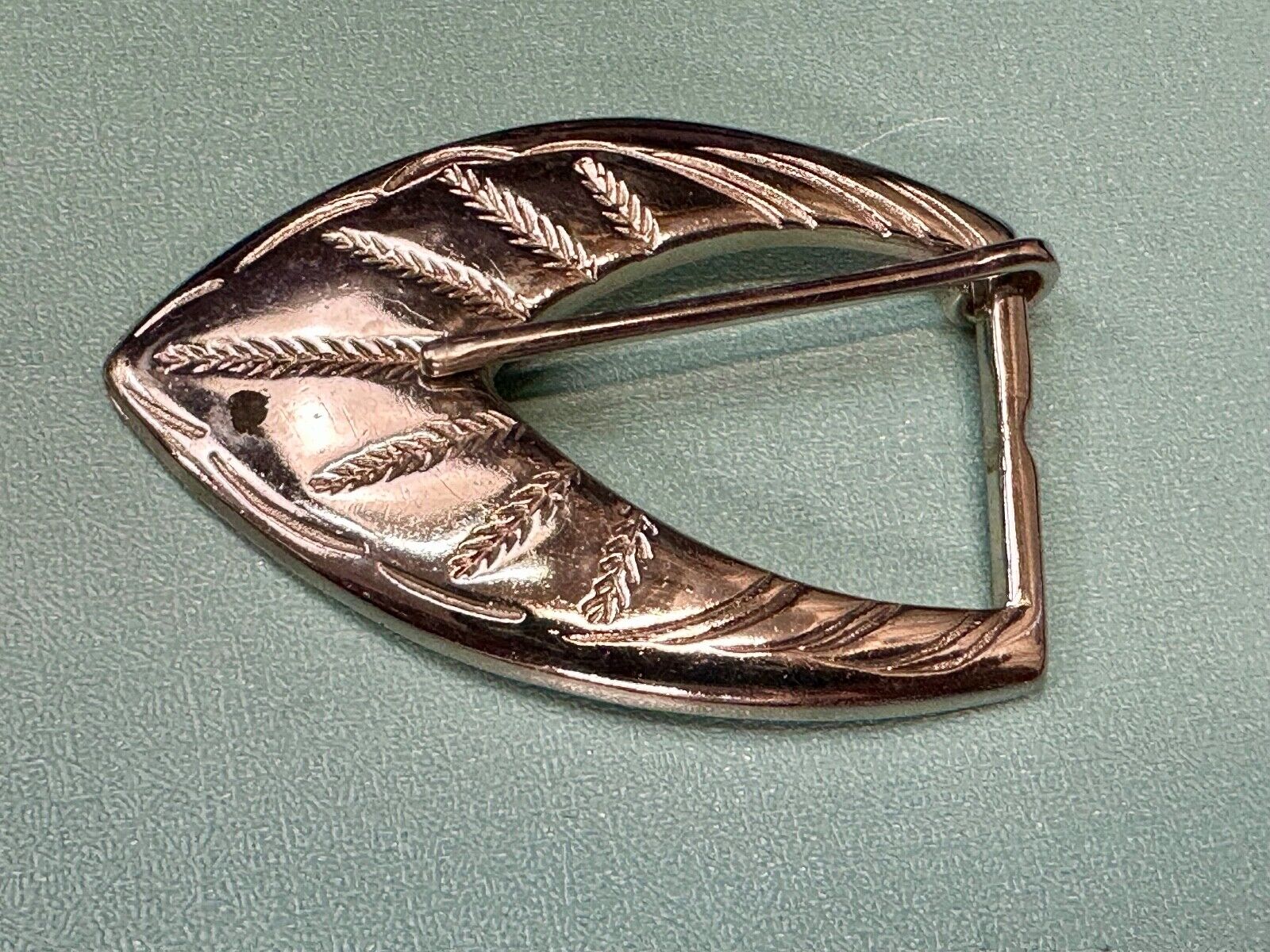 Vintage gold tone pointed Triangle Leaf theme replacement belt buckle