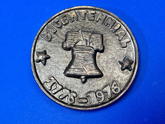 Vintage Liberty Bell Bicentennial 1976 round belt buckle