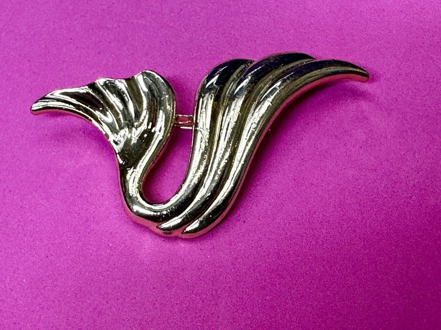 Abstract Swirl Gold Tone Vintage Brooch Pin Signed AJC