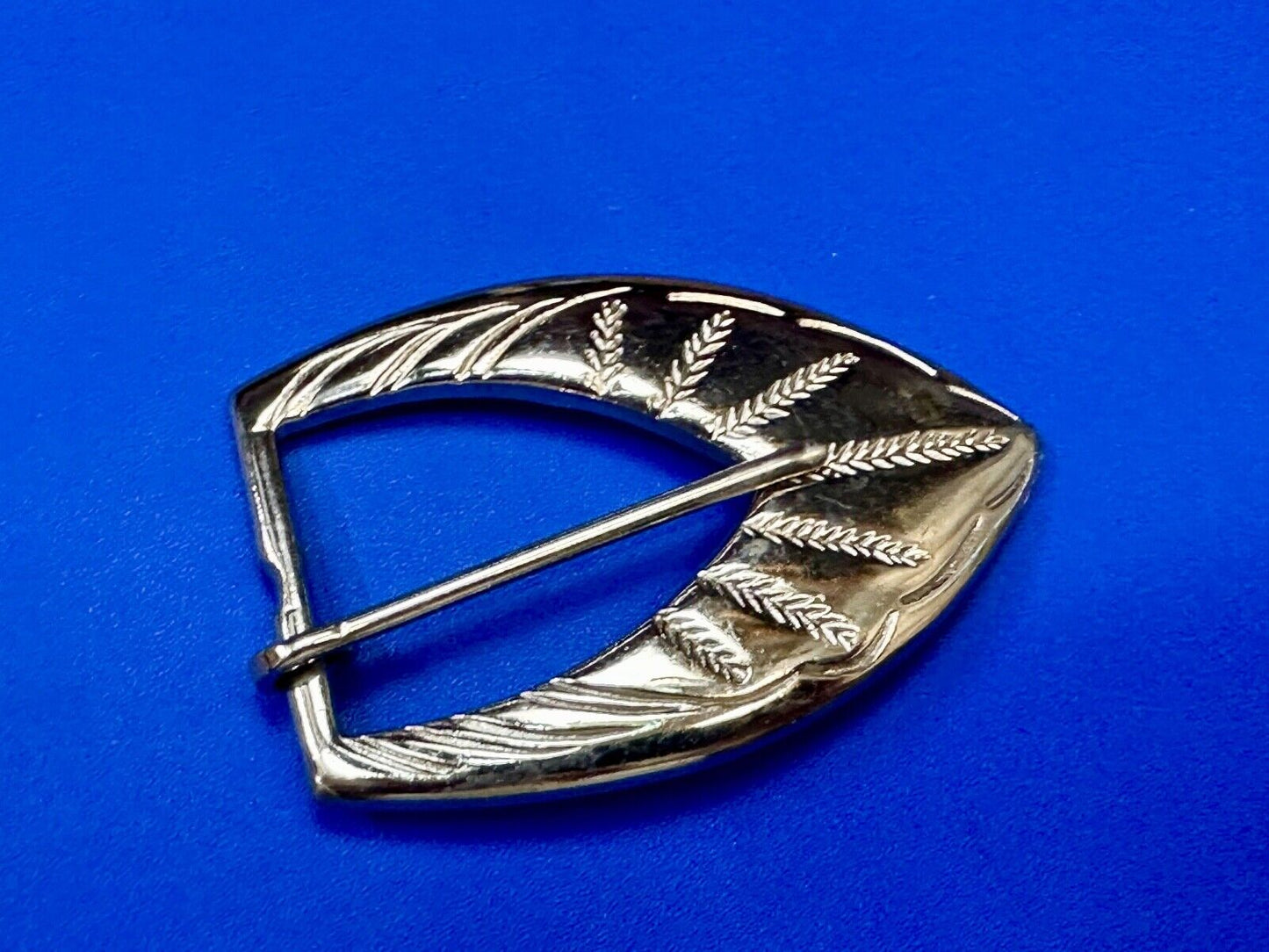 Vintage gold tone pointed Triangle Leaf theme replacement belt buckle