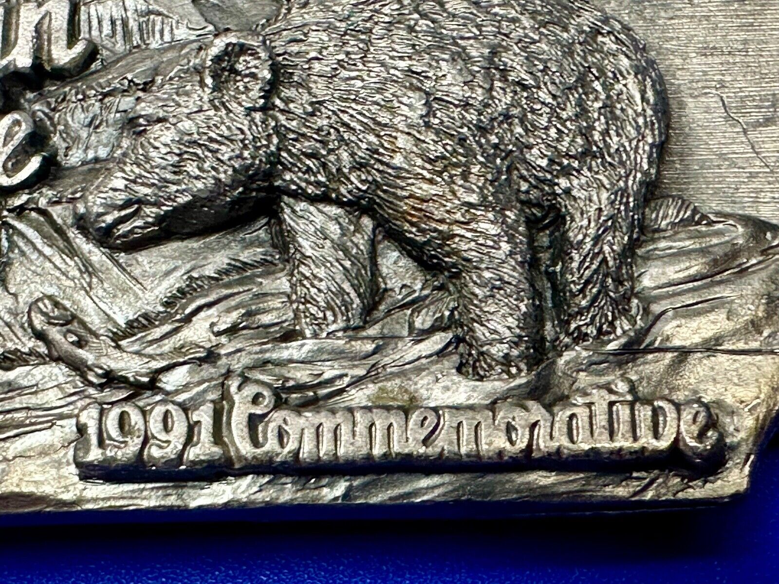 Alaska Wildlife Vintage 1991 Commemorative Pewter Belt Buckle