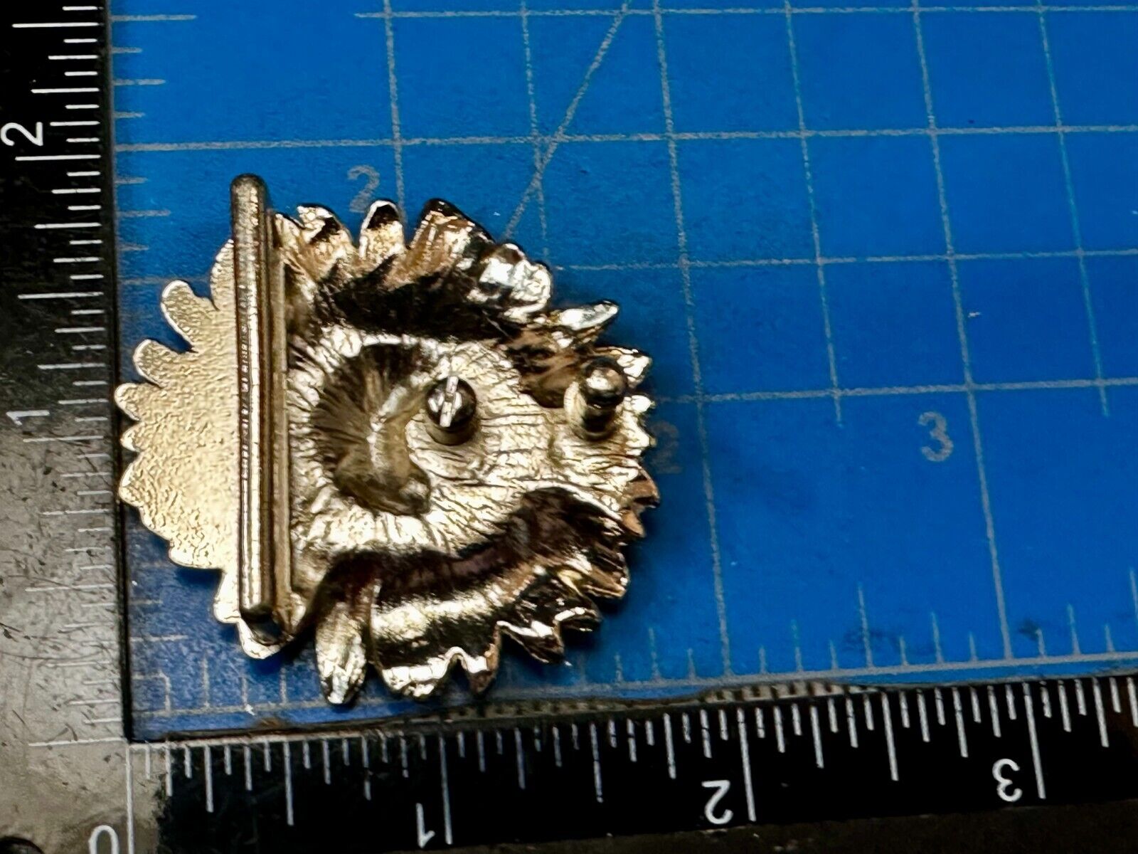 Beautiful Sunflower Small Cutout Figural Silver Tone Vintage Belt Buckle