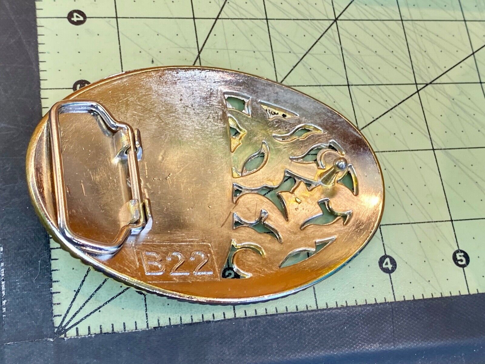 B22 See Through Two Tone Belt Buckle Featuring Horse Bust Head Flower Swirl 