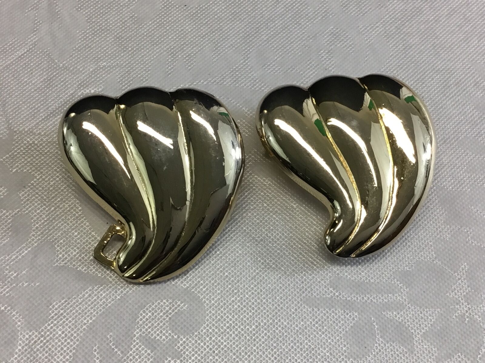 2 piece dual GOLD TONE SCARF CLIP BUCKLE - Swirling hearts