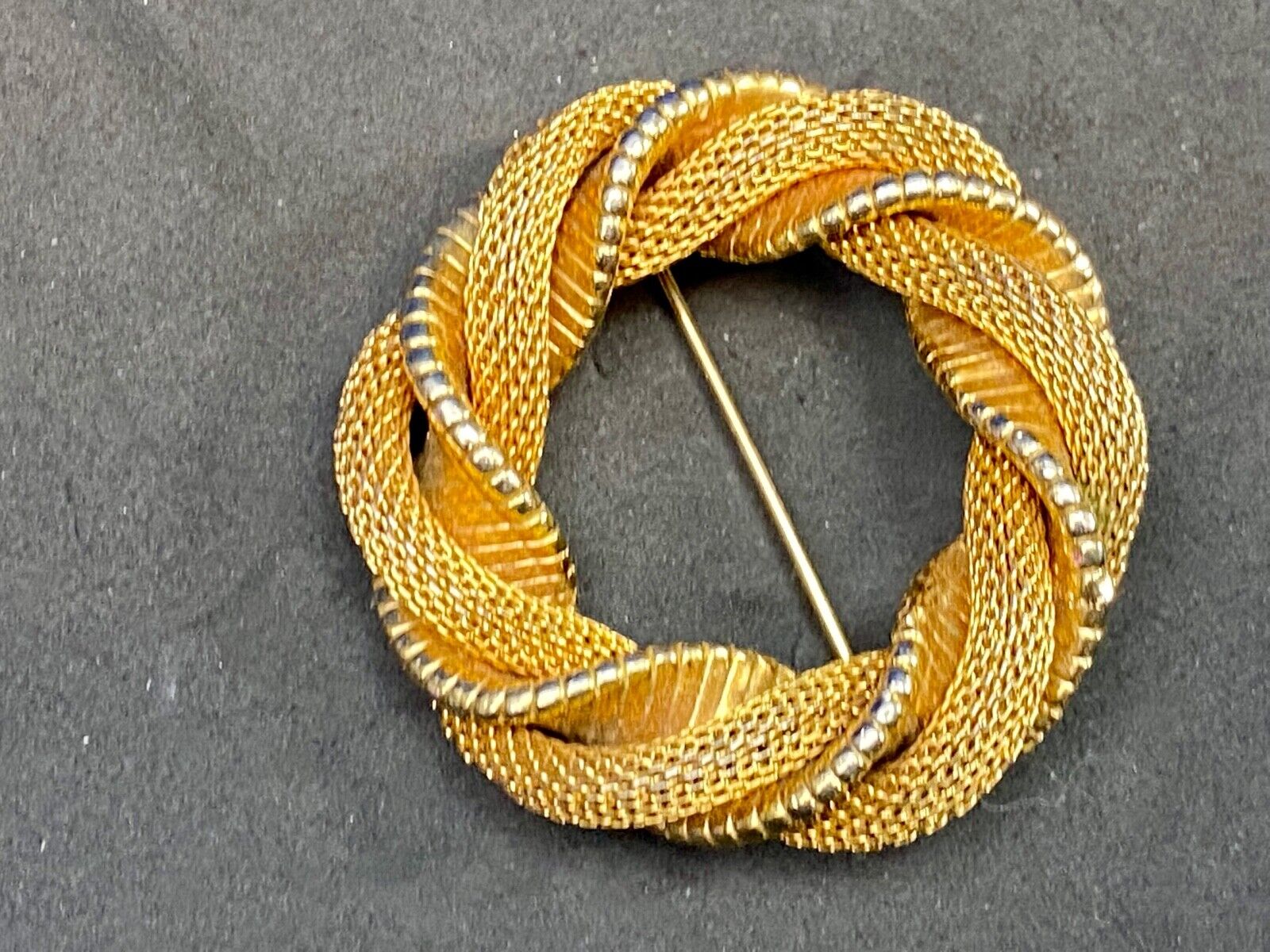 Vintage Gold Tone Twisted Braided Wreath Brooch Pin