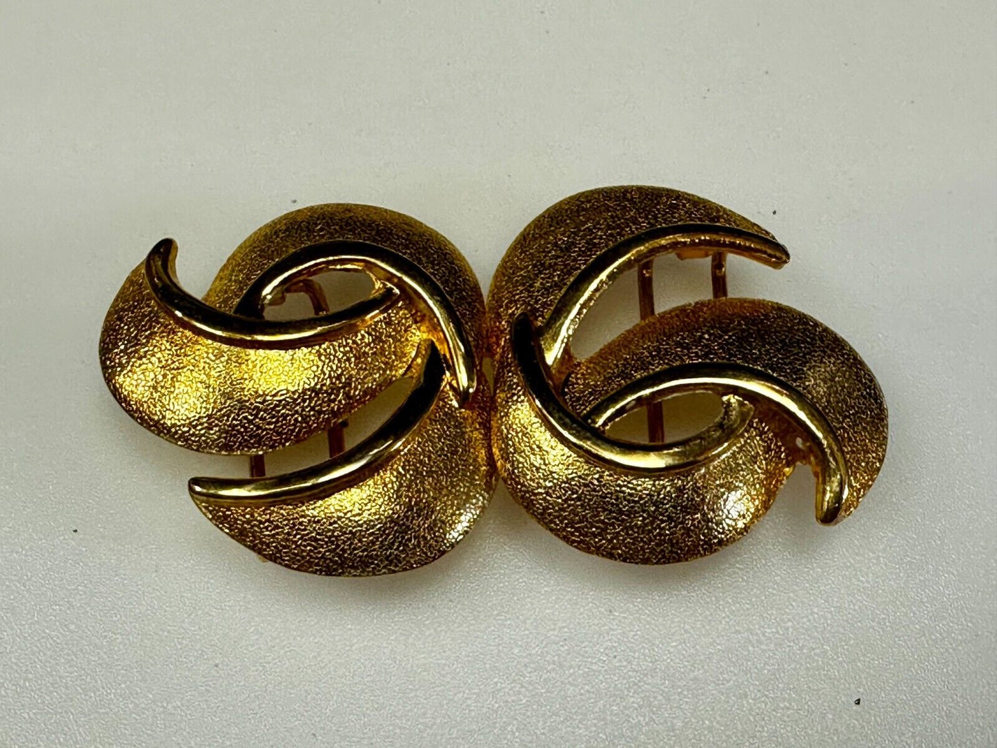 Two Piece Interlocking Swirl Pattern 4" Wide Gold Tone Vintage Belt Buckle
