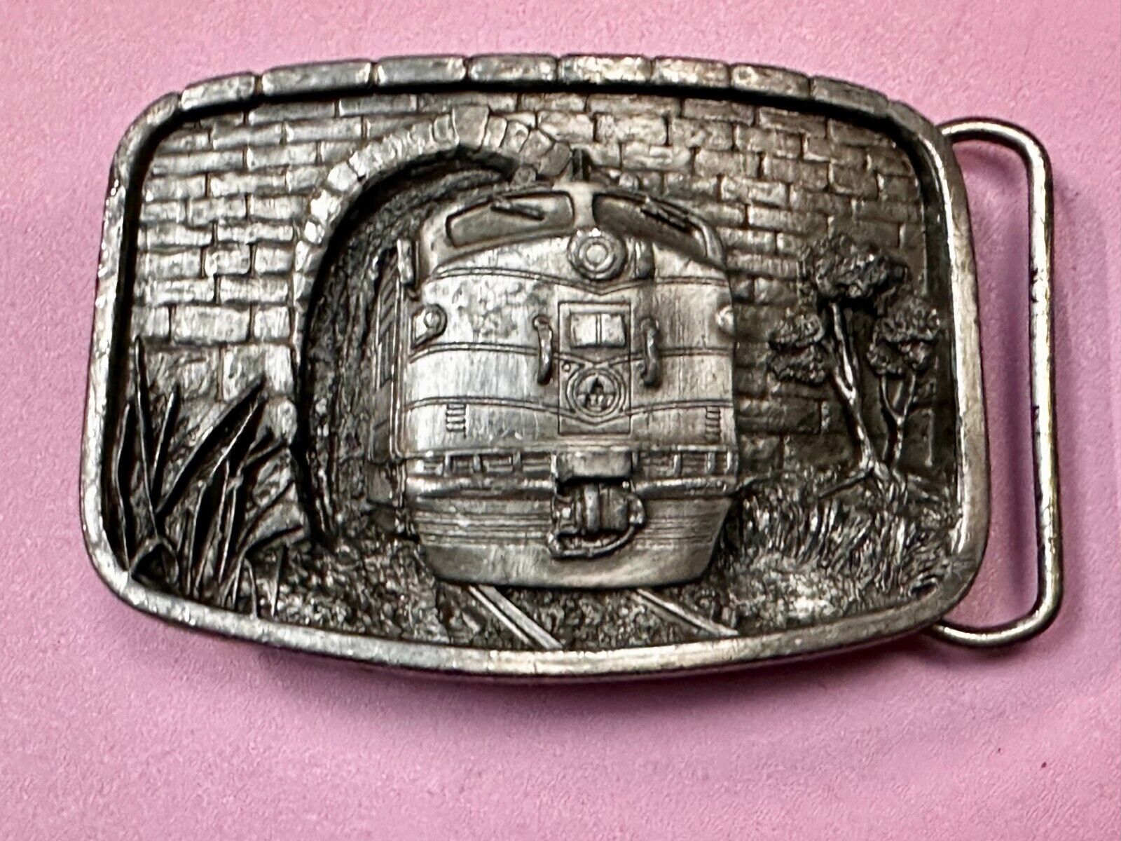Train Engine through Tunnel RailRoad RR Vintage 1987 Bergamot Belt Buckle