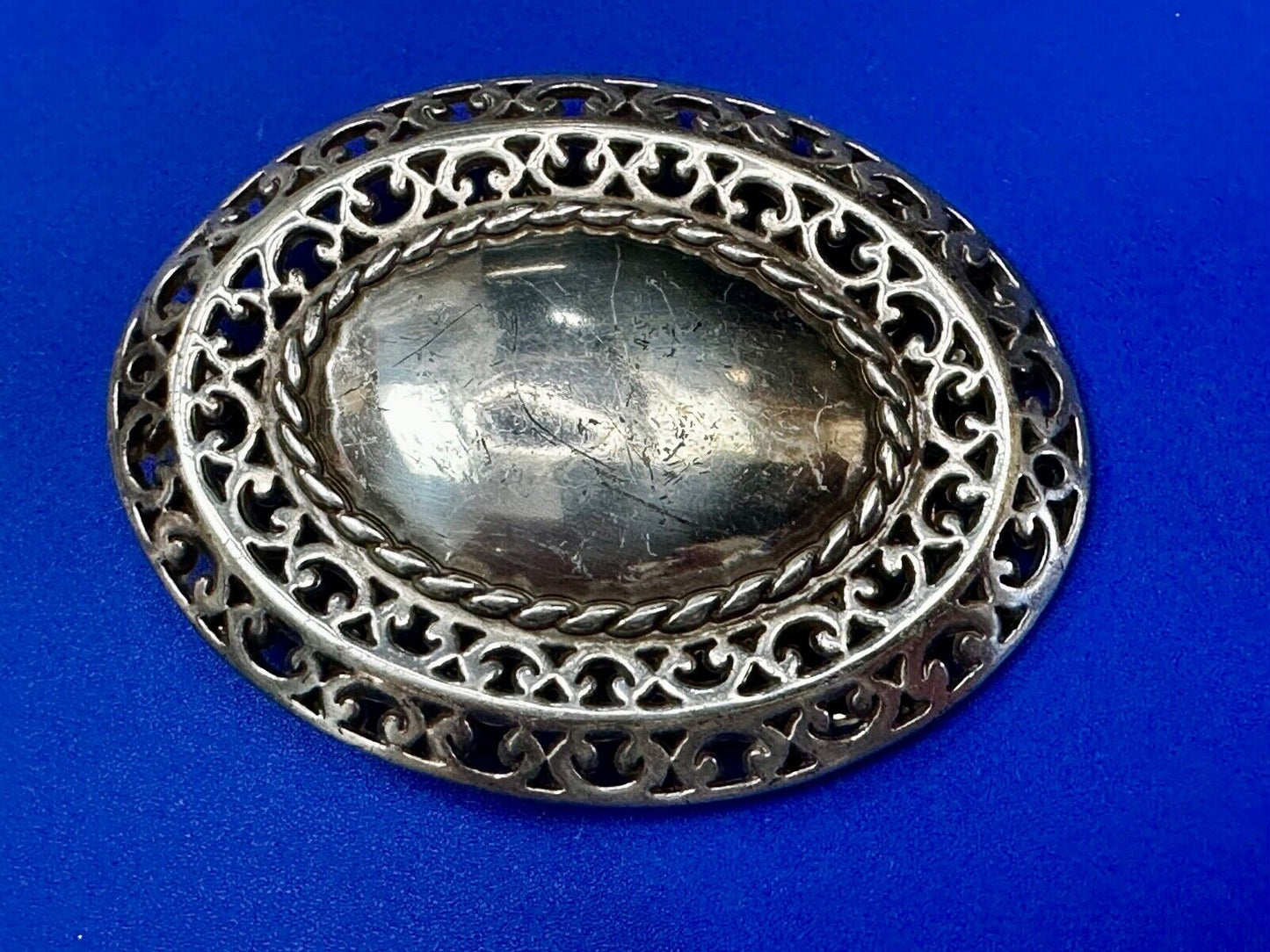 Unique silver color see through oval ornate Belt Buckle