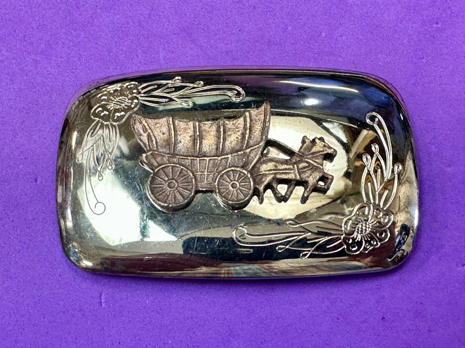 Vintage Horse Drawn Covered wagon on reflective western two tone belt buckle