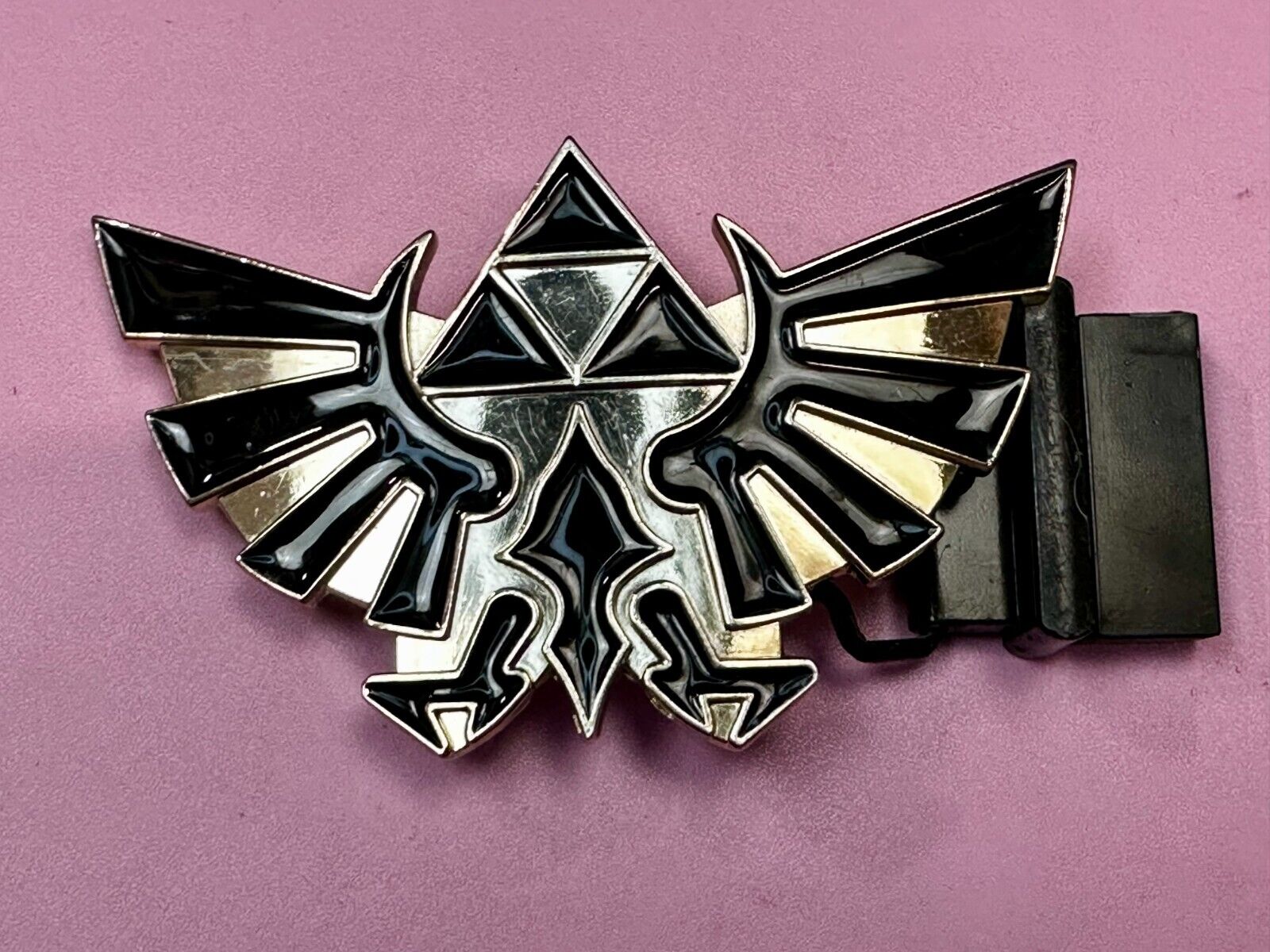 The Lengend of Zelda Twilight Princess Triforce Logo Belt Buckle TM2011 Nintendo