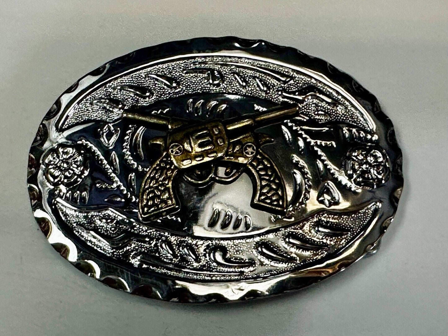 Two Gun Revolver Pistol Western Silver Tone Oval Vintage Cowboys Belt Buckle