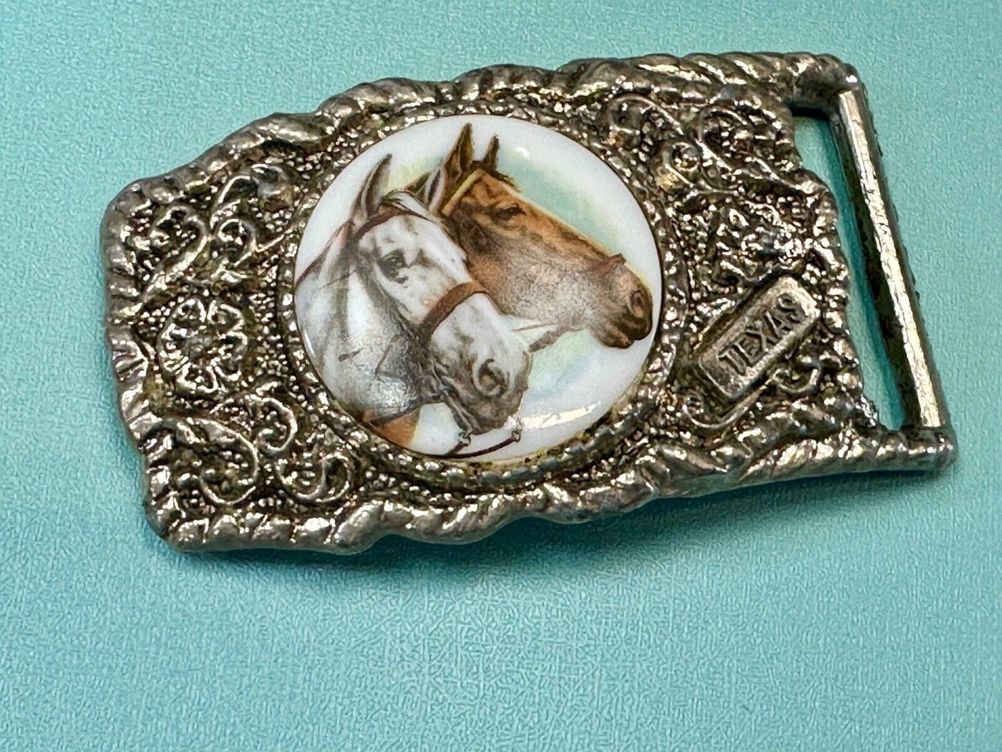 2 horses picture as centerpiece in TEXAS marked silver tone chunky belt buckle