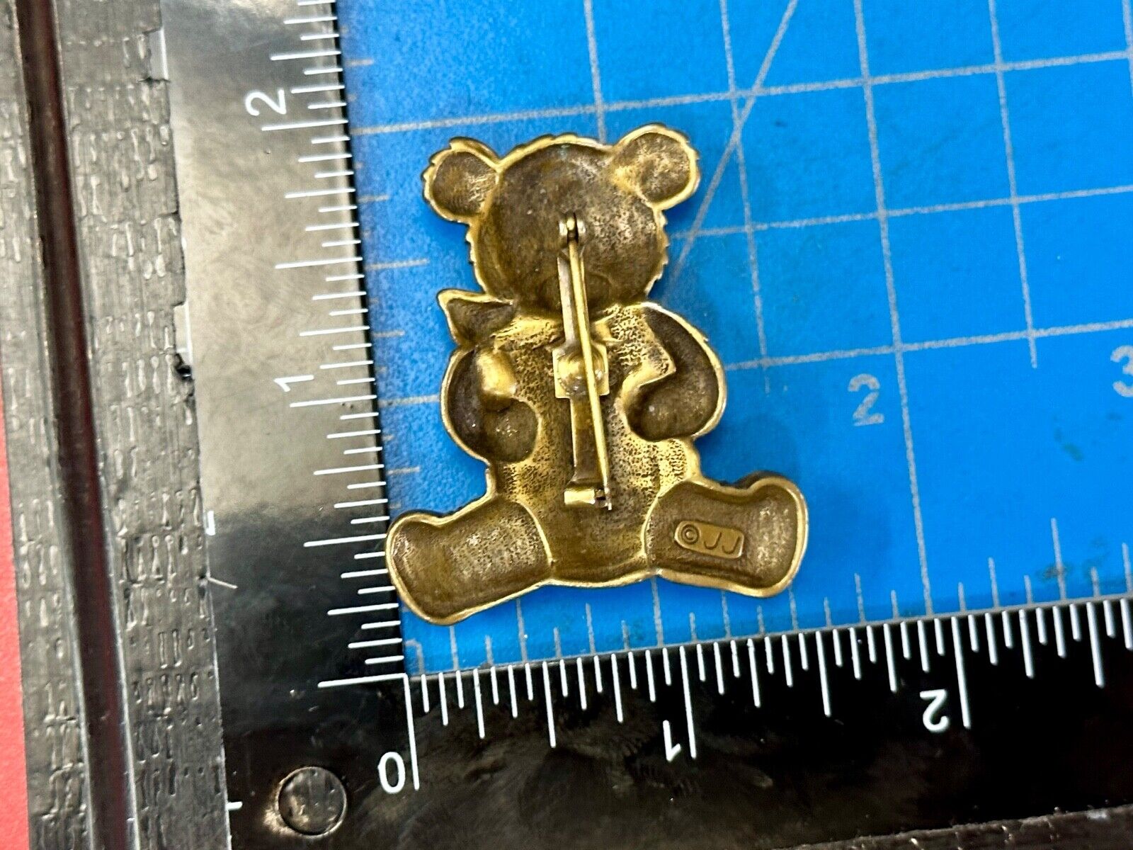 Adorable Two tone Teddy Bear with blocks JJ Signed vintage brooch pin
