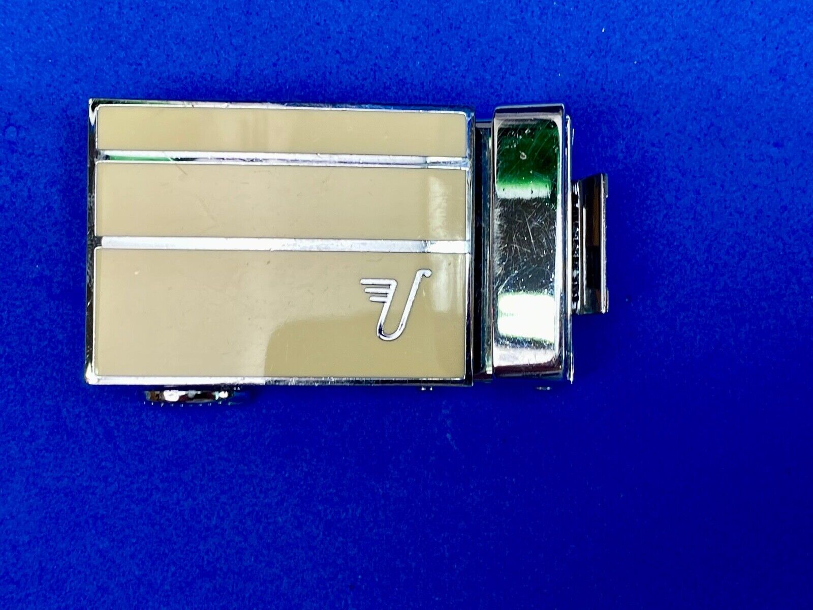 Unknown to me, Cream & silver color lines automatic slide belt buckle   U?  V?  