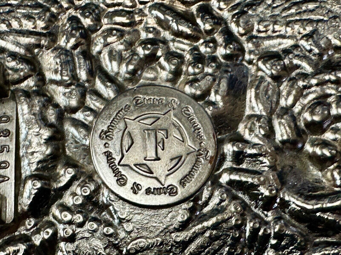 Vintage Famous Stars and Stripes Large Flowers Roses Bouquet figural Belt Buckle