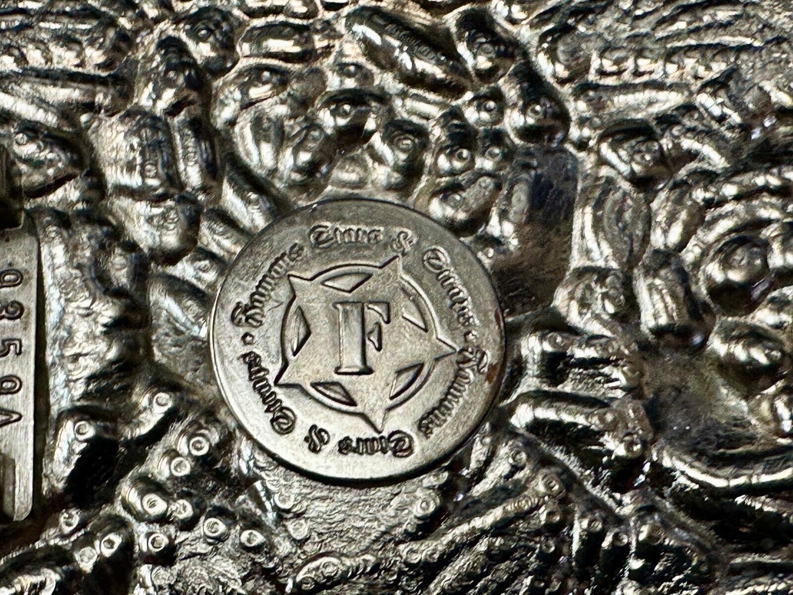Vintage Famous Stars and Stripes Large Flowers Roses Bouquet figural Belt Buckle