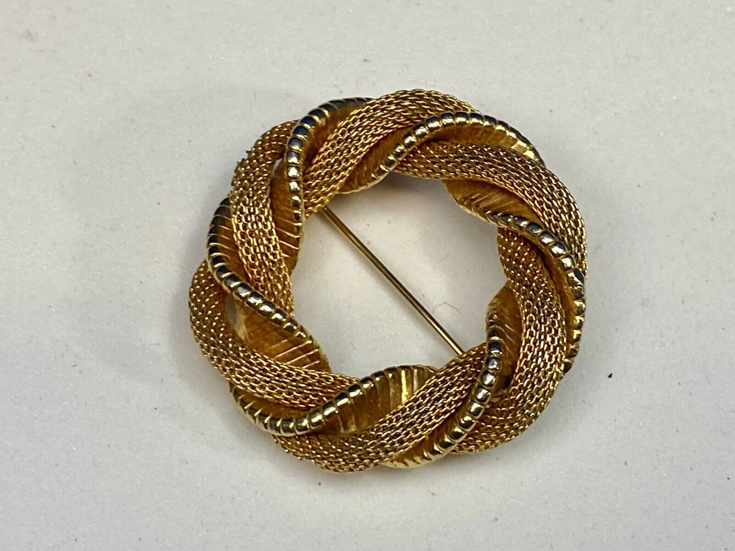 Vintage Gold Tone Twisted Braided Wreath Brooch Pin