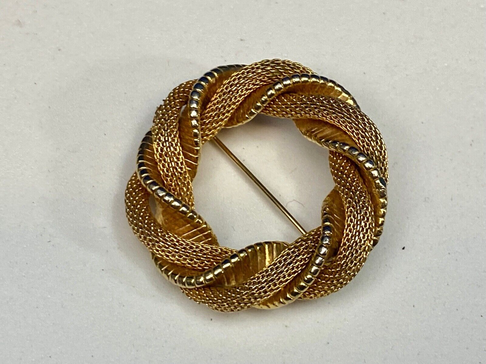 Vintage Gold Tone Twisted Braided Wreath Brooch Pin