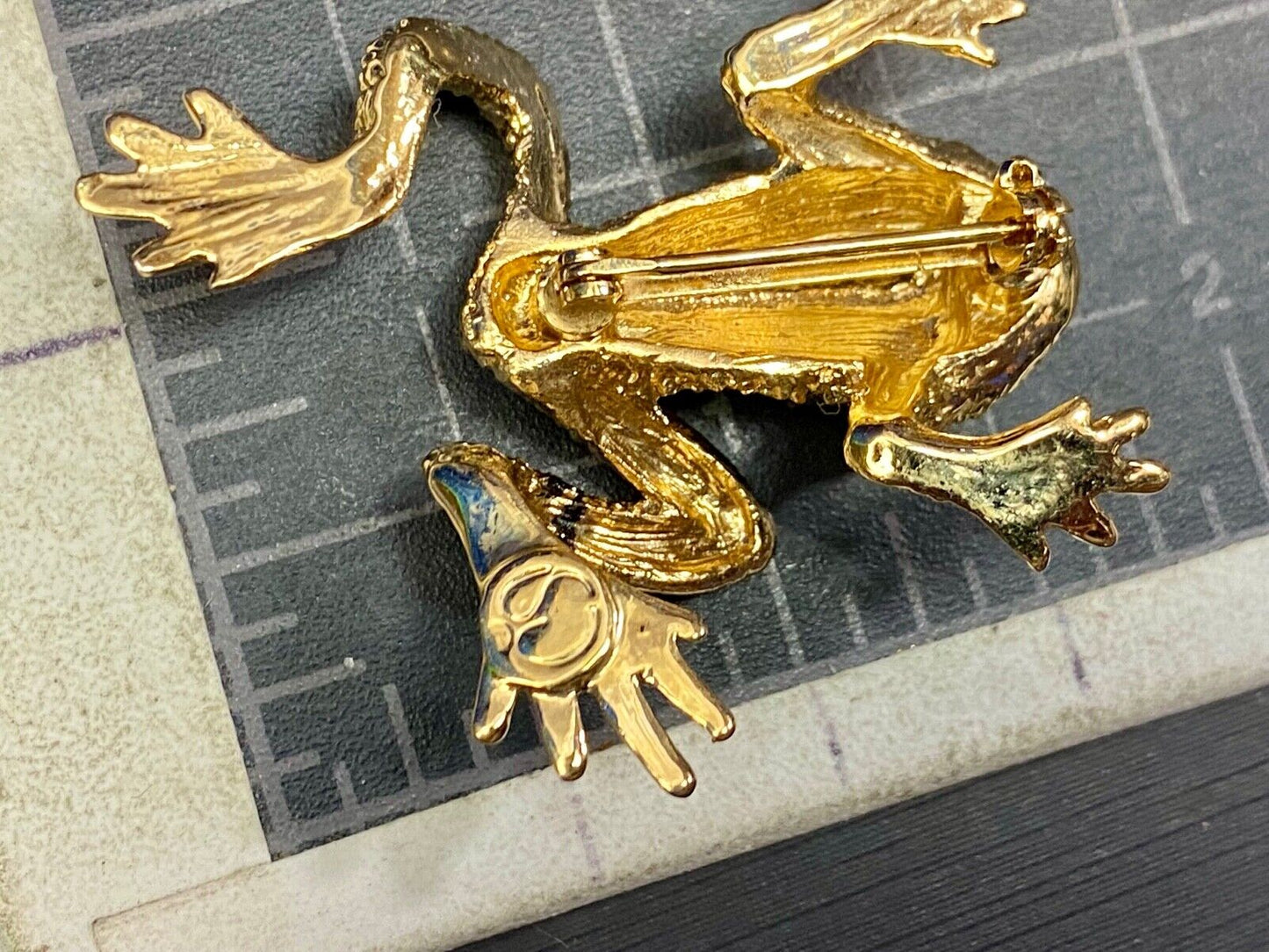 Vintage Danecraft Signed Gold Tone Frog Brooch with rhinestone eyes! 