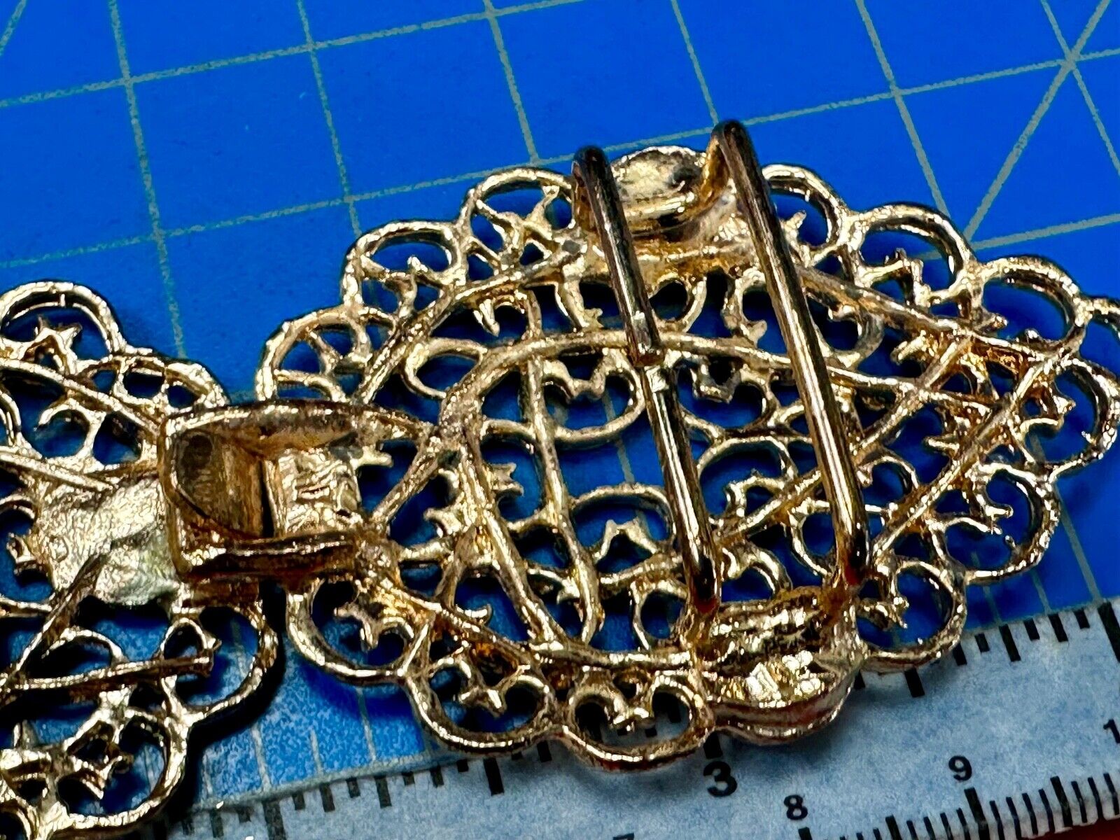 2 Pc interlocking Ribbon Filigree Open Cut-Out Gold Tone Small Belt Buckle
