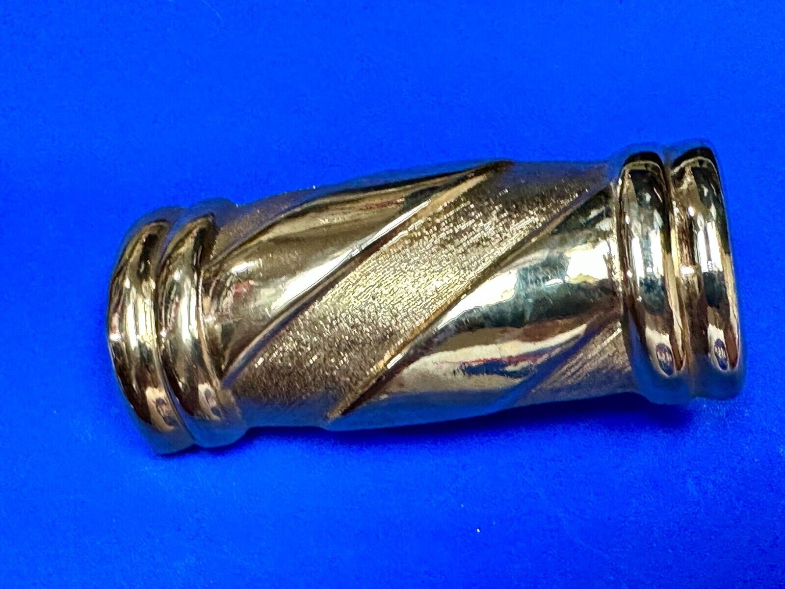 Vintage Apple accessories of NY gold tone tube shape belt buckle