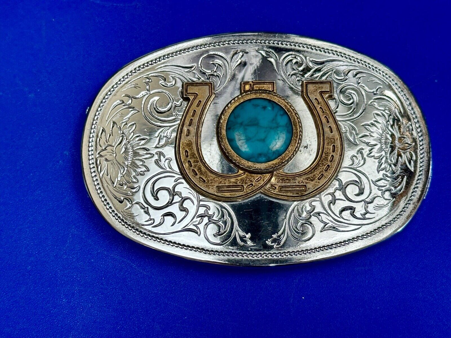Turquoise centerpiece in  lucky horseshoe - two tone reflective belt buckle