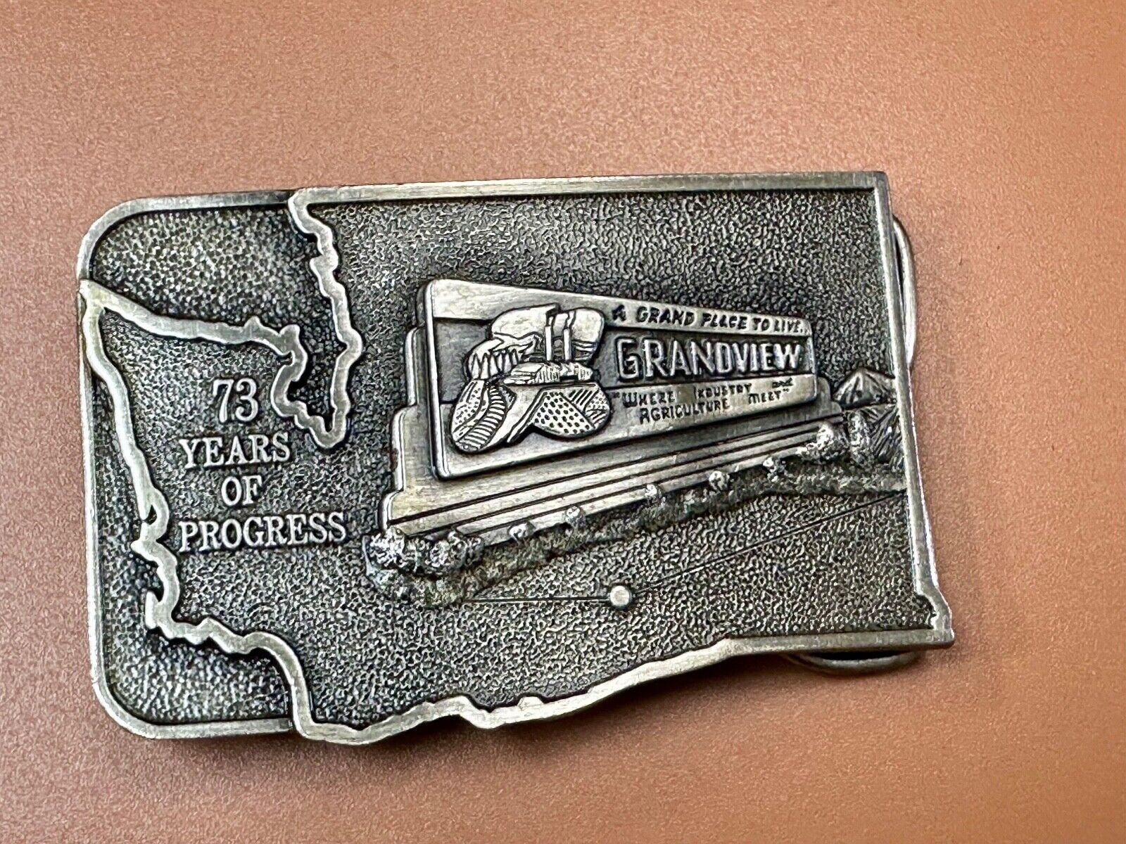 Vintage 1981  Grandview Oregon - A grand place to live - Lions Club belt buckle