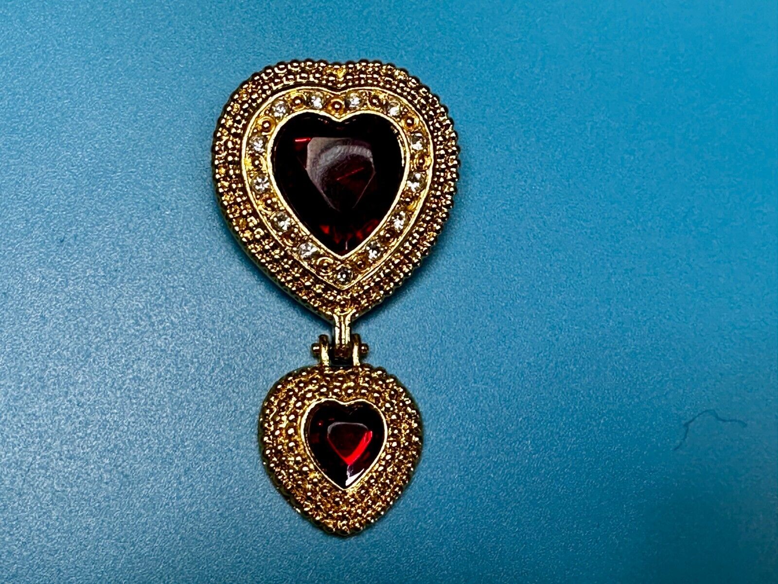 Victoria's Secret Double Heart Dangle Charm Red Ruby Large Gold Tone Brooch Pin