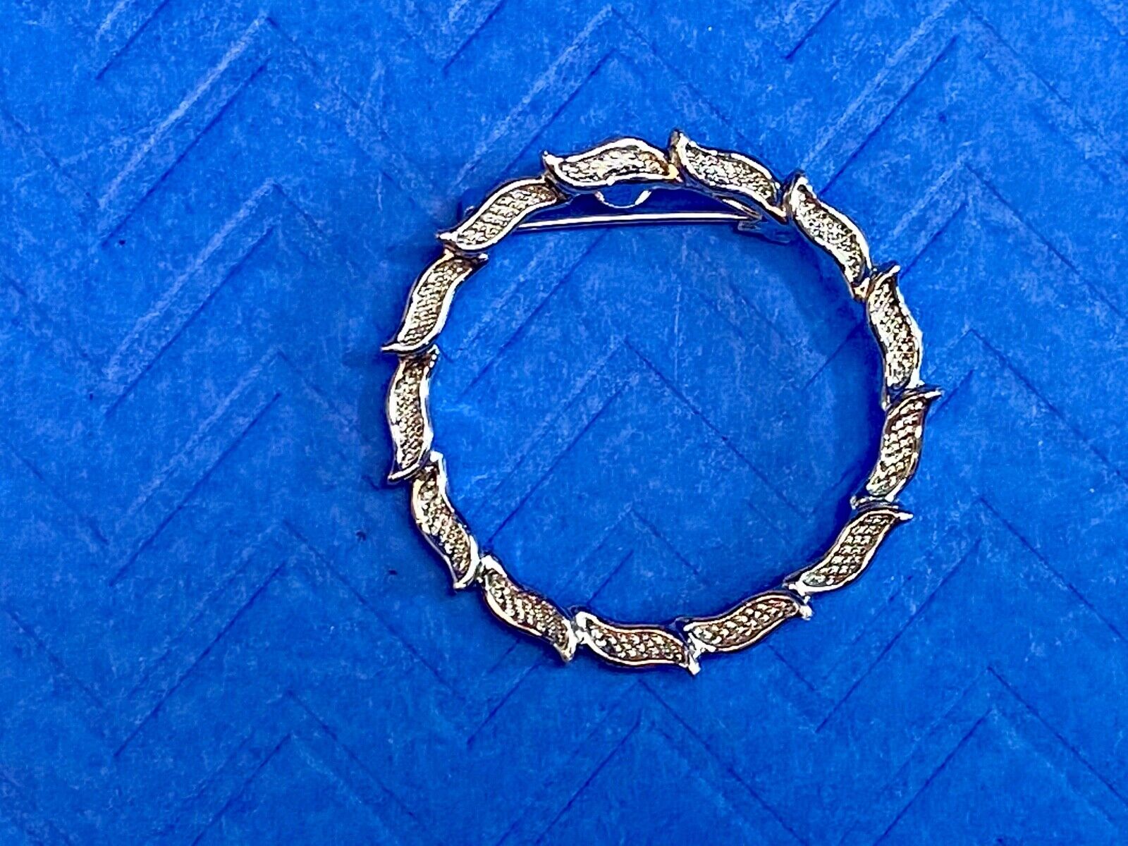 Vintage Gerry's Round Modern Leaf Wreath Brooch Pin Silver Tone Pave Look