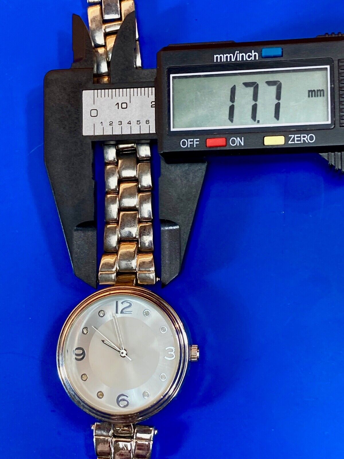 Unbranded Silver Tone Ladies Quartz Watch  - New Battery Working Well! 