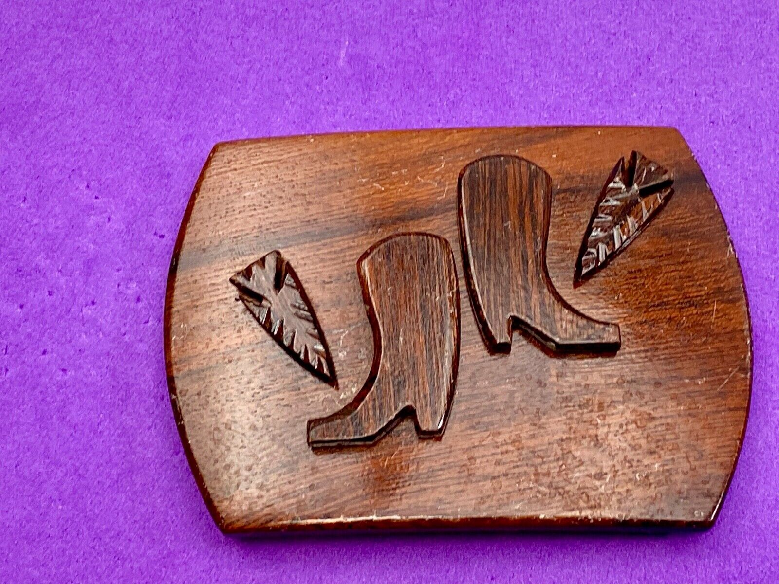 Vintage Cowboy boots and Indian Arrow heads western wooden belt buckle 