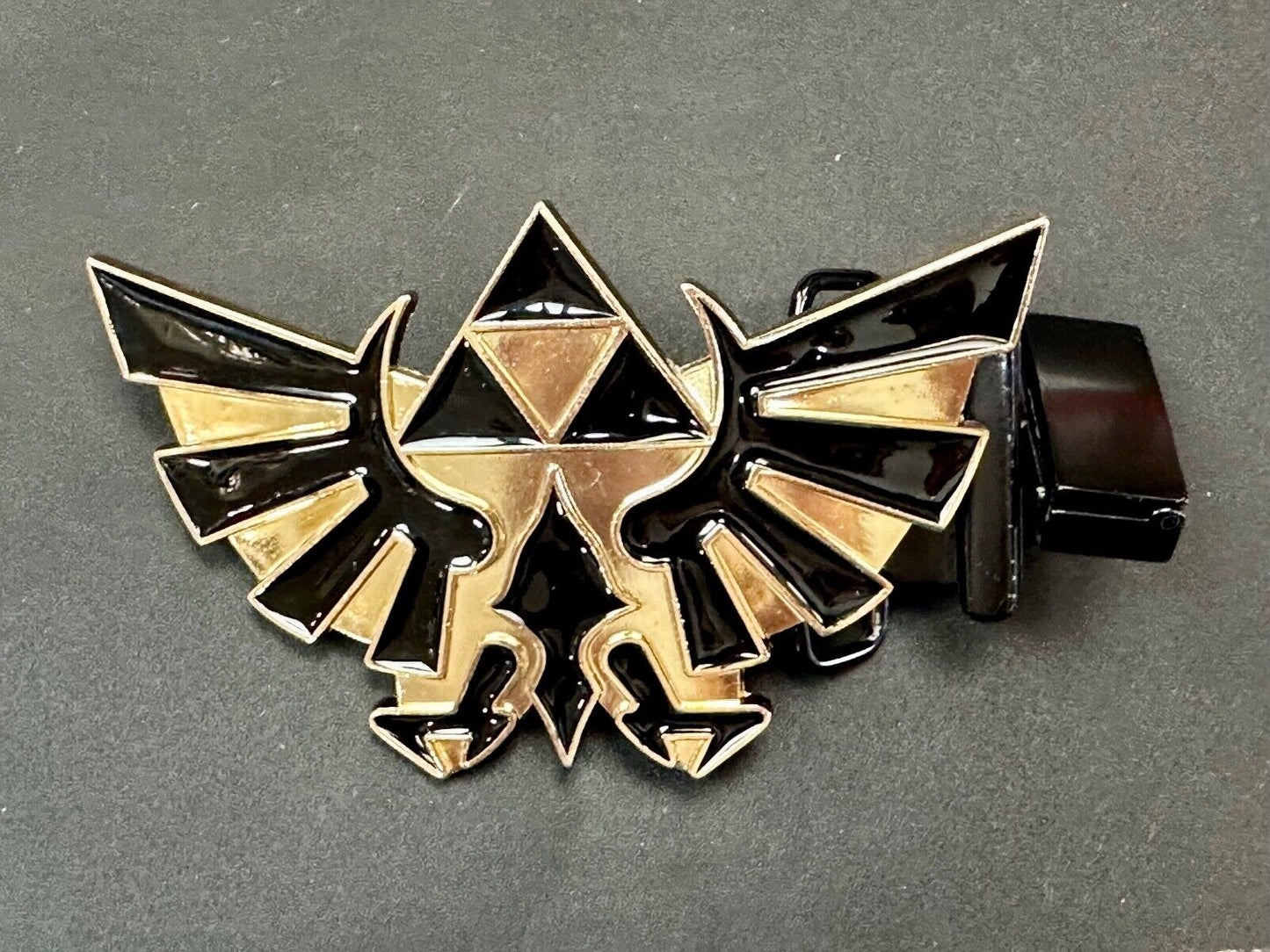 THE LEGEND OF ZELDA Black and Gold Triforce 2015 Nintendo gamers BELT BUCKLE