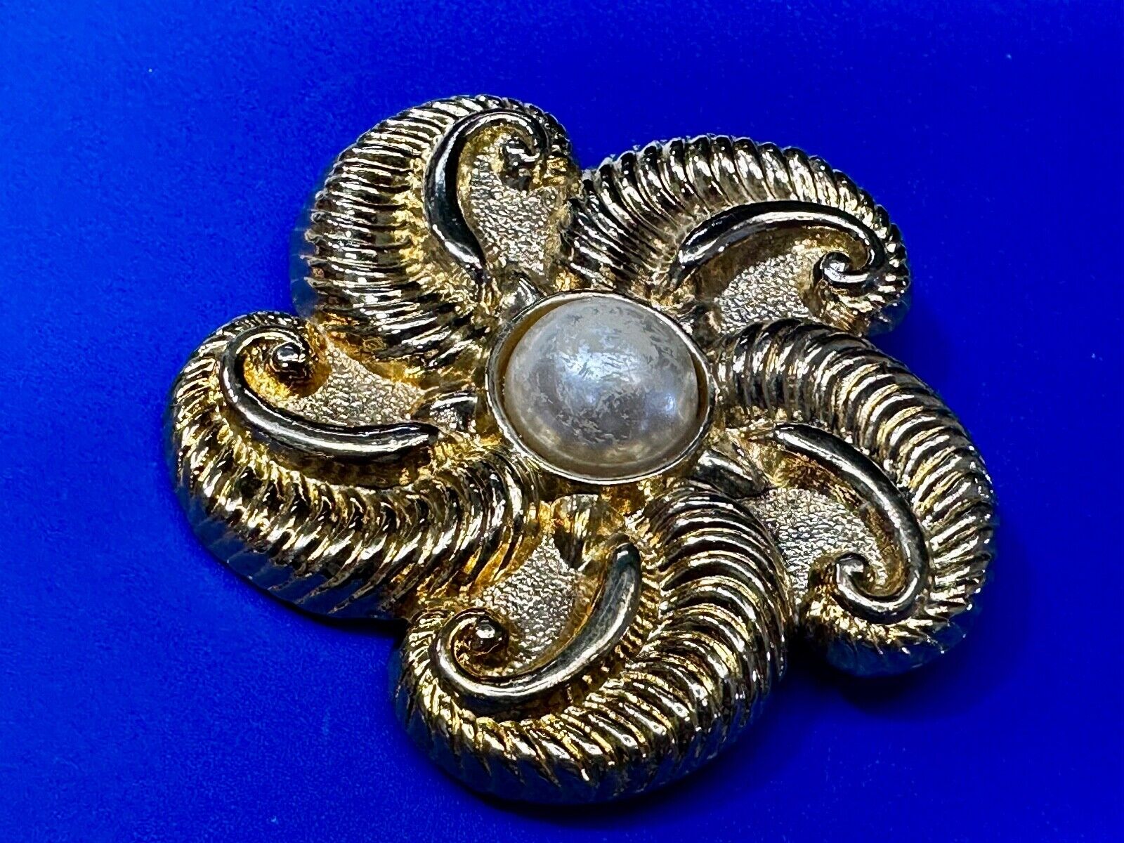Vintage Large Gold Tone Starfish Flower Theme?  Belt Buckle by Motion East