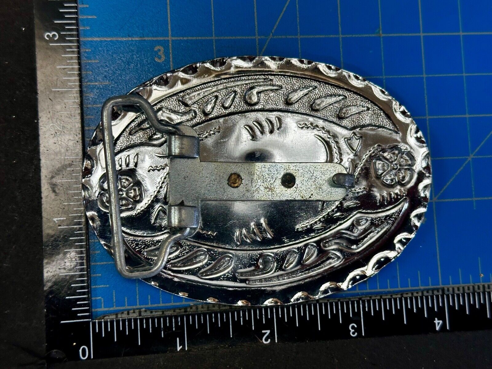 Two Gun Revolver Pistol Western Silver Tone Oval Vintage Cowboys Belt Buckle