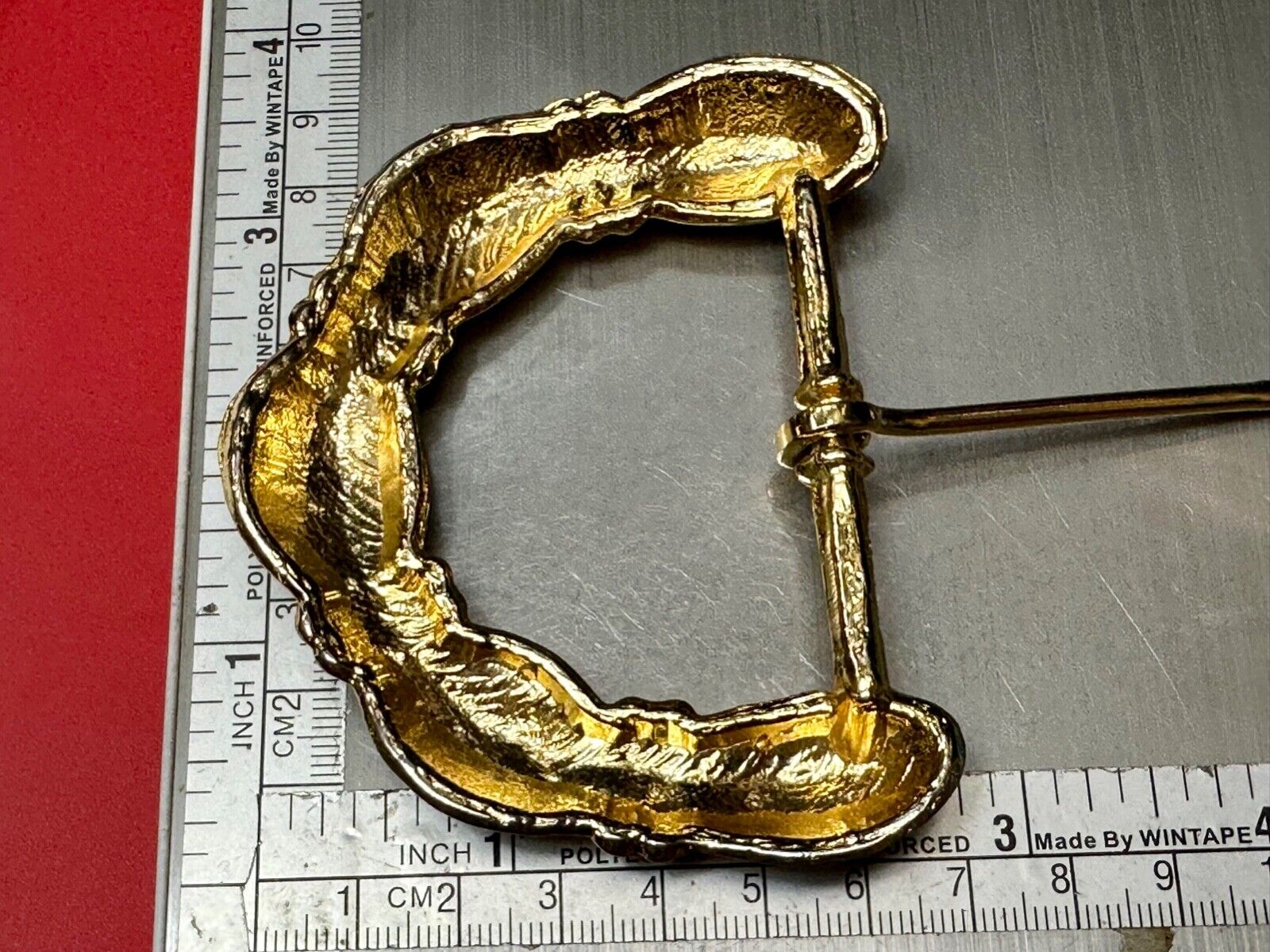 Unique dimensional "puffy" appearing! gold tone replace belt buckle