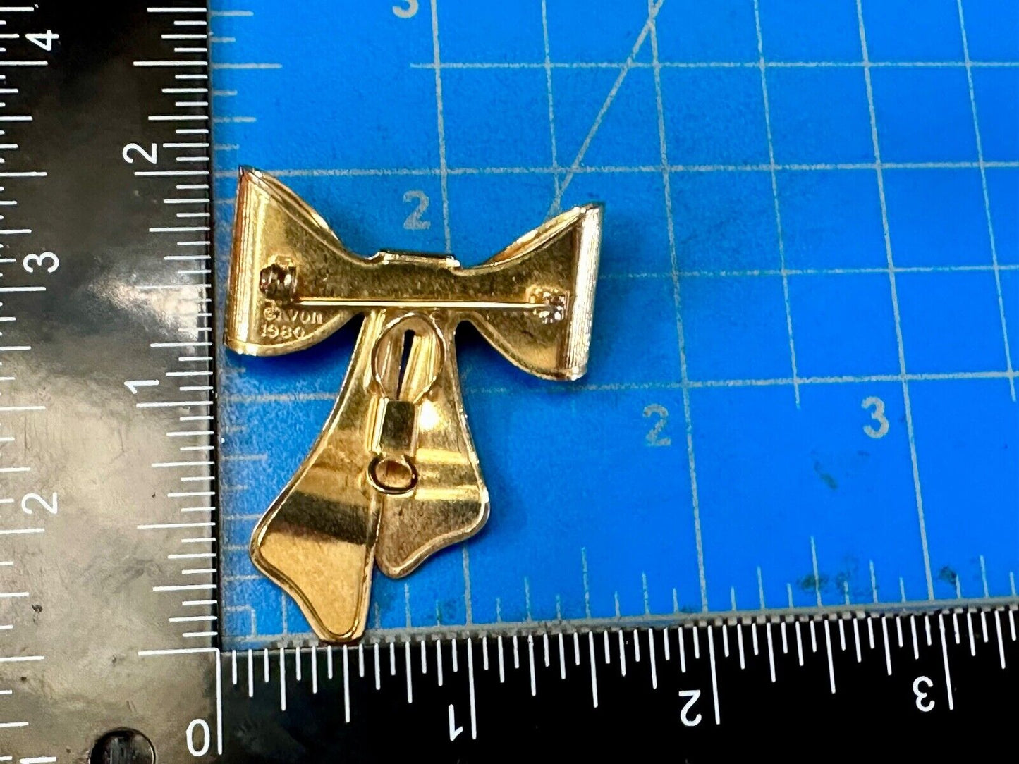 Adorable Holliday Bow - Avon signed gold tone brooch pin