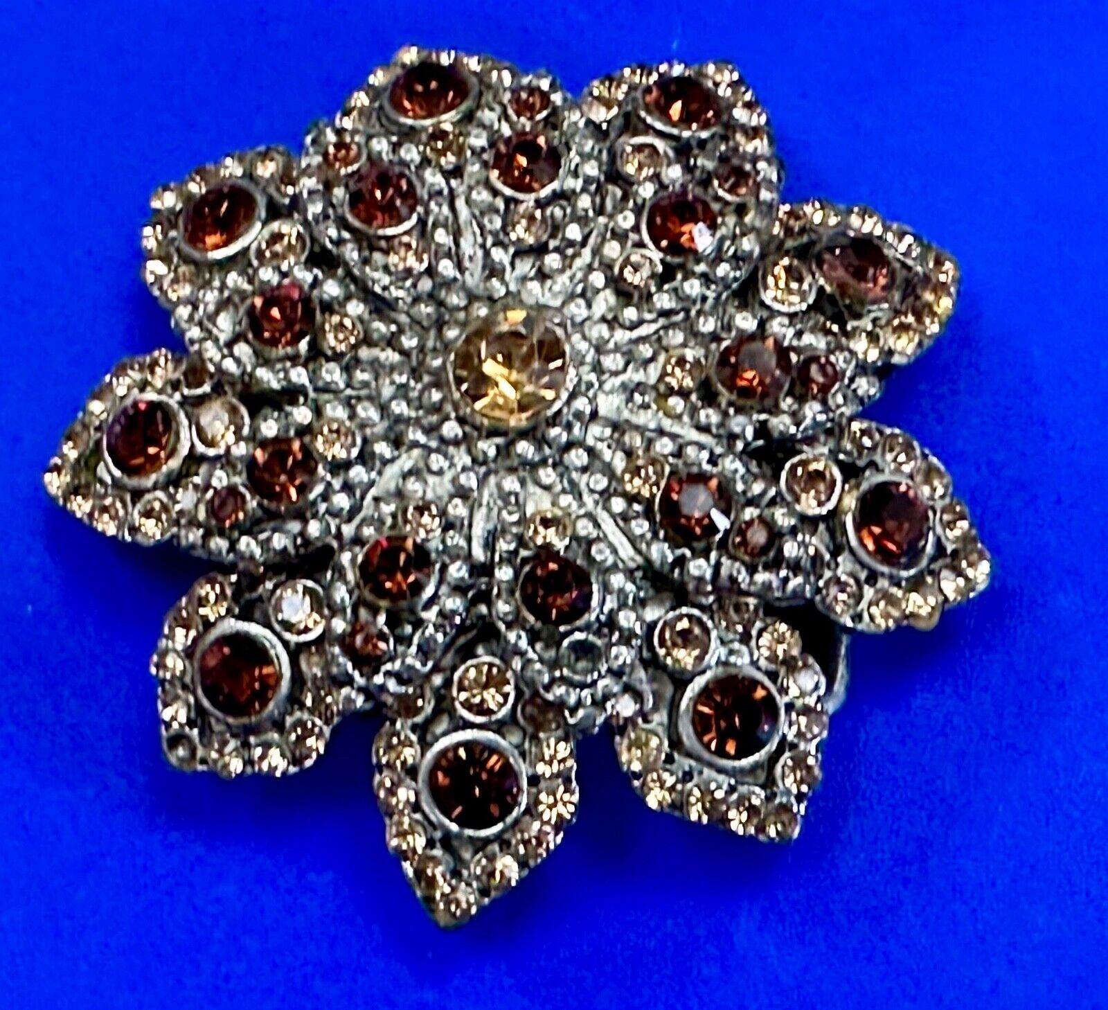 Beautiful rhinestone accented star shaped ornate belt buckle - missing stone