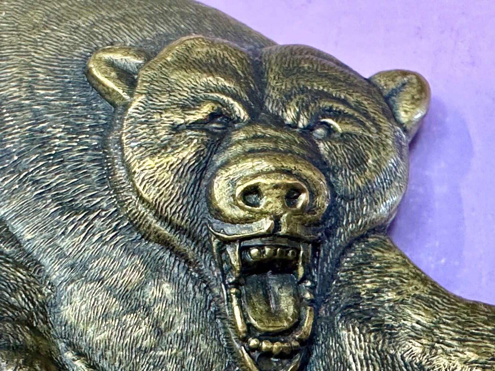 Attacking Grizzly BEAR - Paw reaching out 3D figural belt buckle
