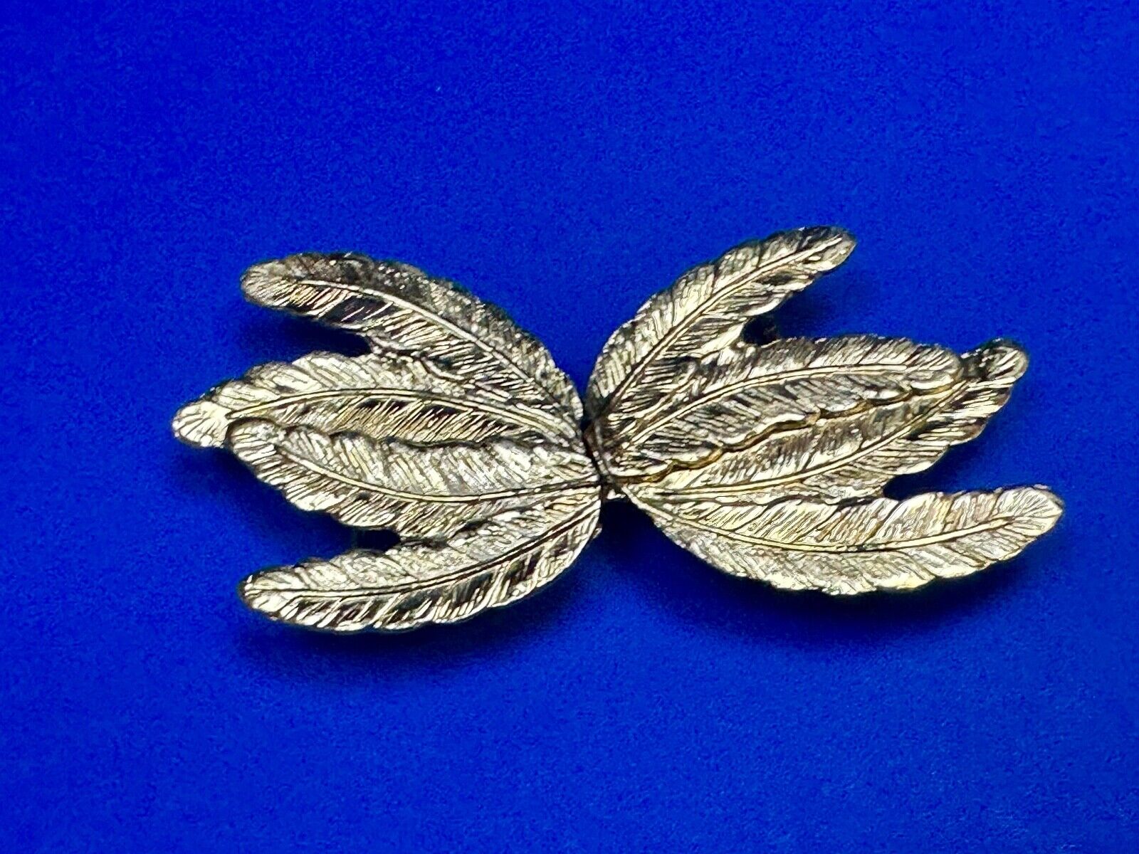 Two piece Leaf Pattern Interlocking white or light gold color belt buckle