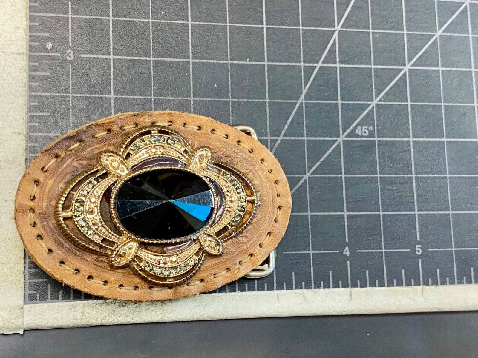 Vintage Leather oval belt buckle with cracked Oval Cab style center belt buckle