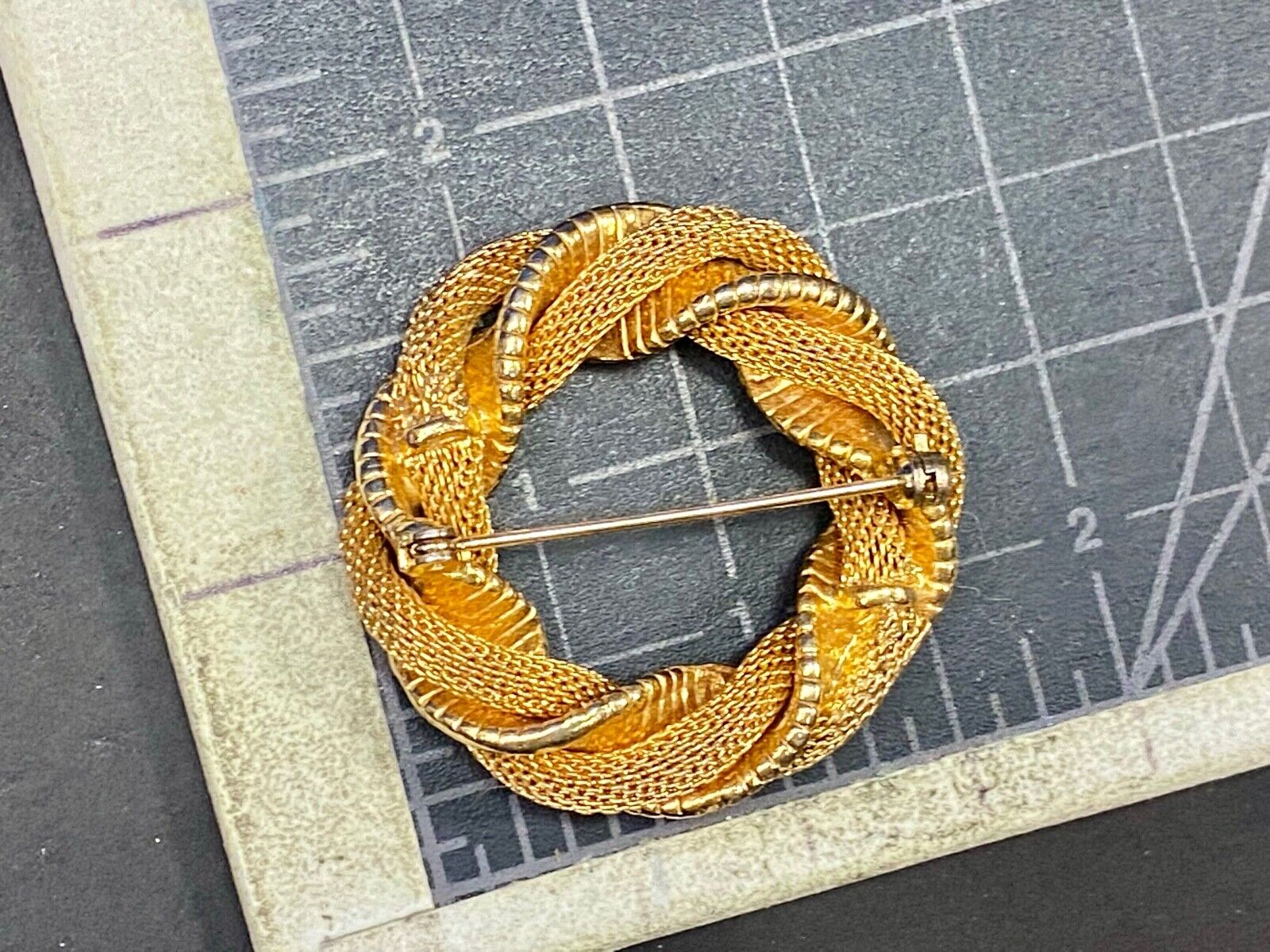 Vintage Gold Tone Twisted Braided Wreath Brooch Pin