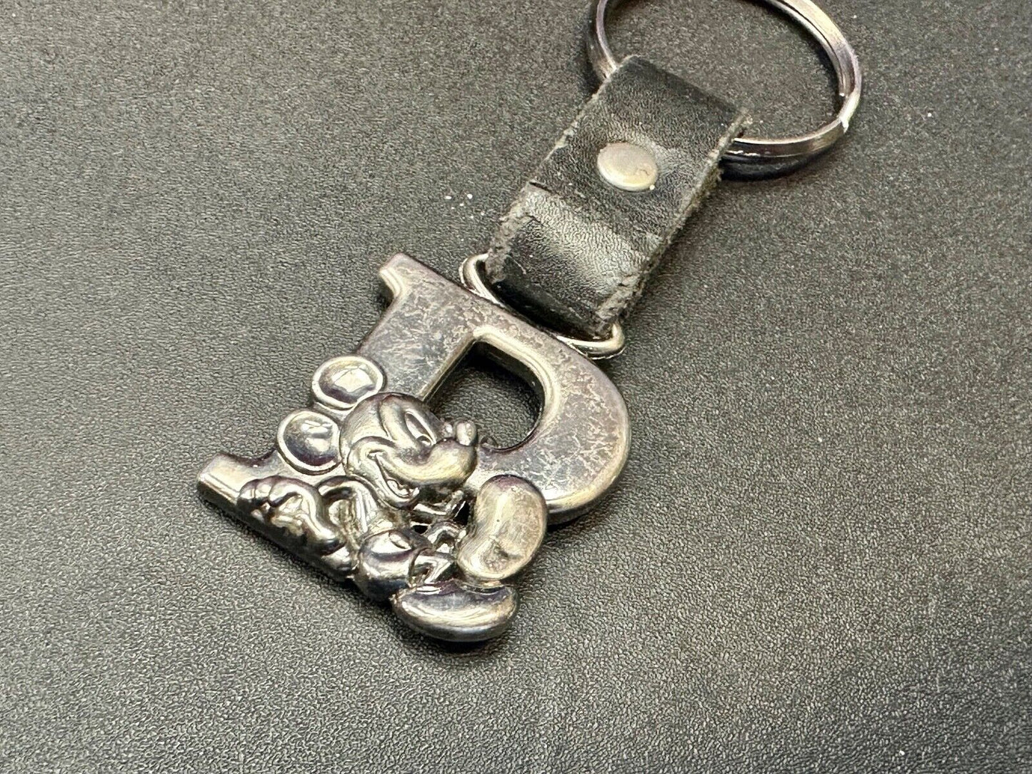 VINTAGE LETTER INITIAL P or B MICKEY MOUSE DISNEY KEYCHAIN LEATHER FOB