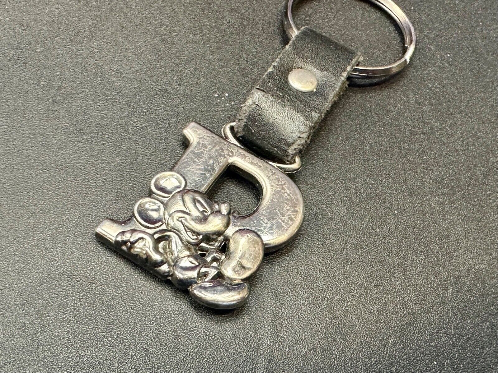VINTAGE LETTER INITIAL P or B MICKEY MOUSE DISNEY KEYCHAIN LEATHER FOB