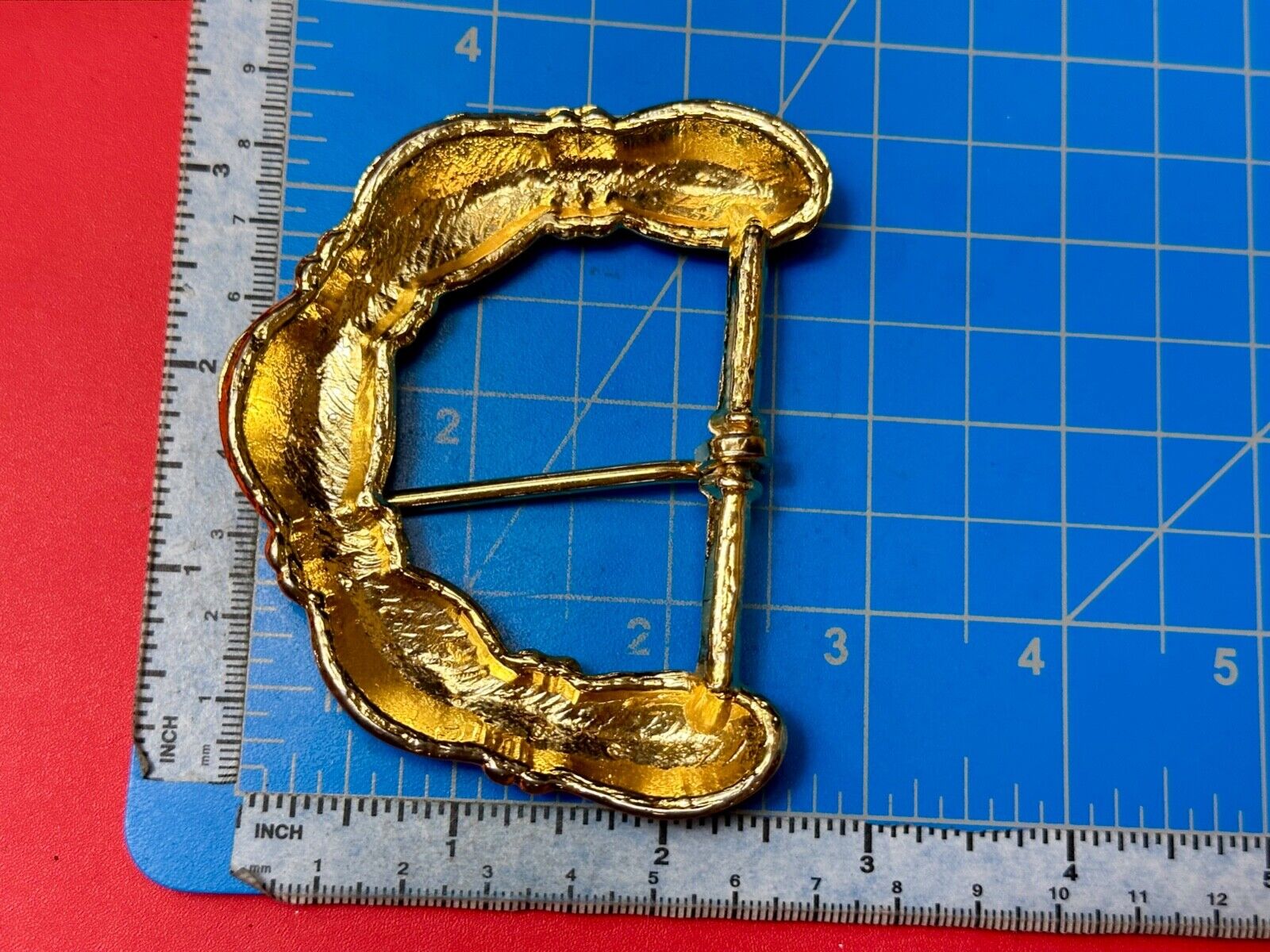 Unique dimensional "puffy" appearing! gold tone replace belt buckle
